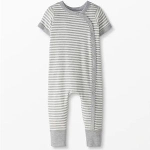 NWT Hanna Andersson It’s a Snap Romper – Grey and White Striped 6-12 MO
